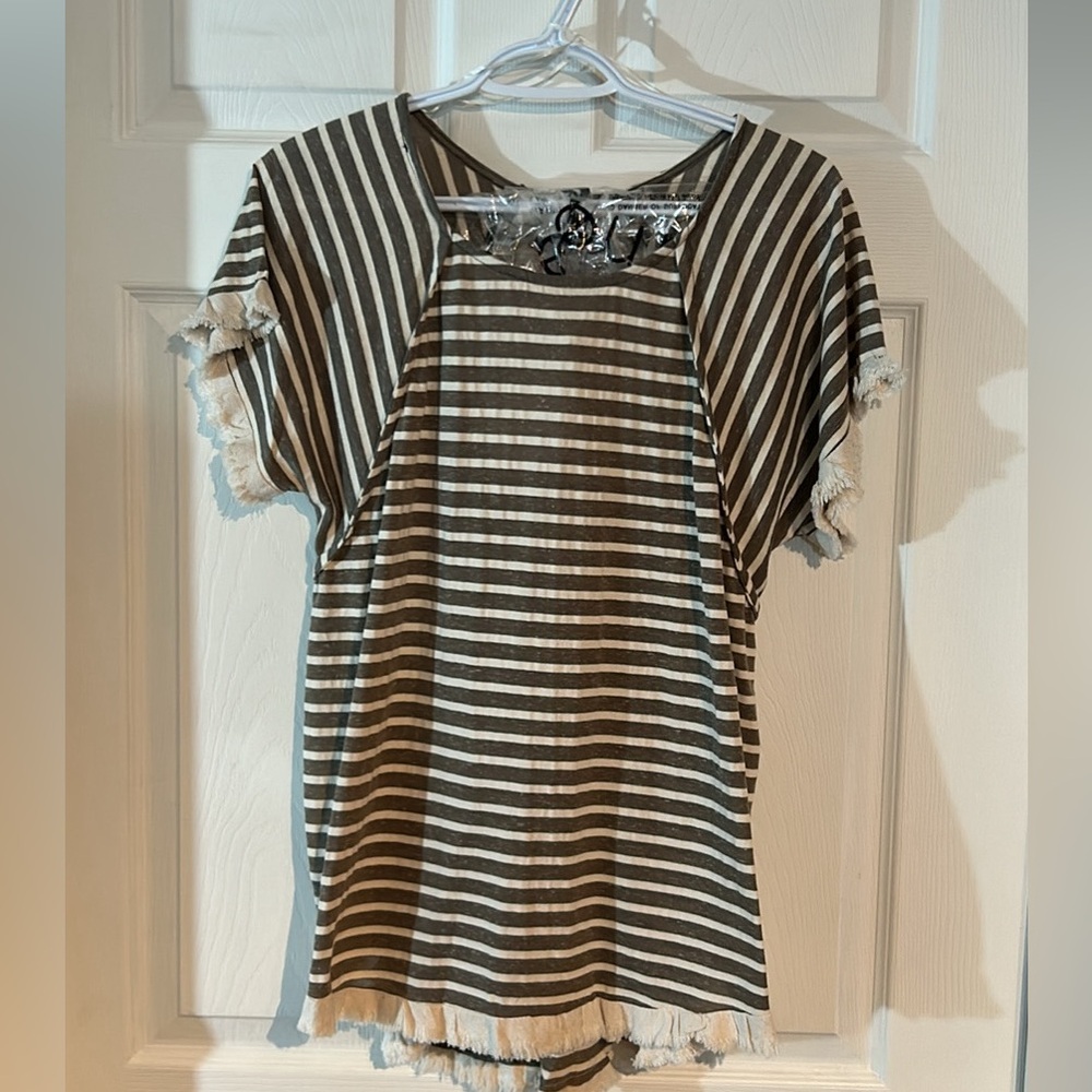 NWT ladies size small UMGEE top